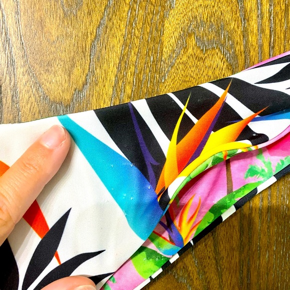 SOLD OUT- Worn Moana bikini reversible set. Size Small - Picture 4 of 5